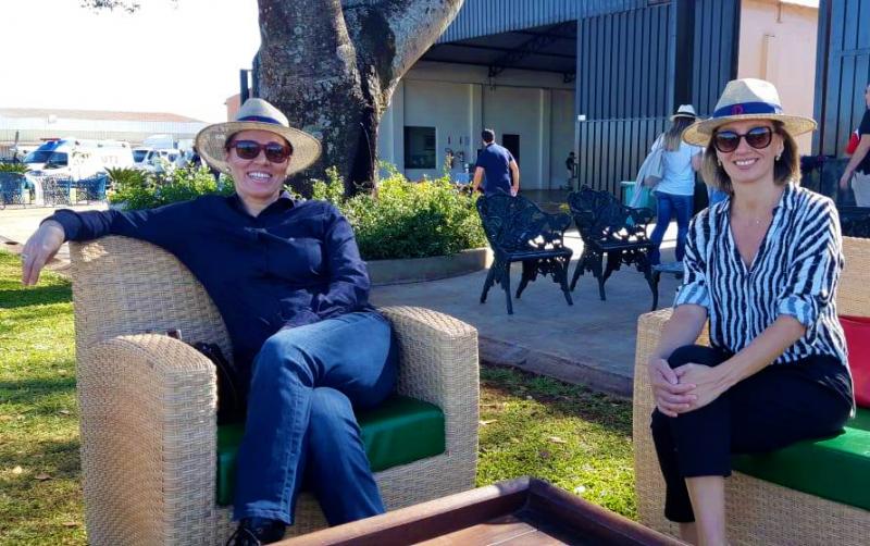 Renata Ferraz, Larissa Branco