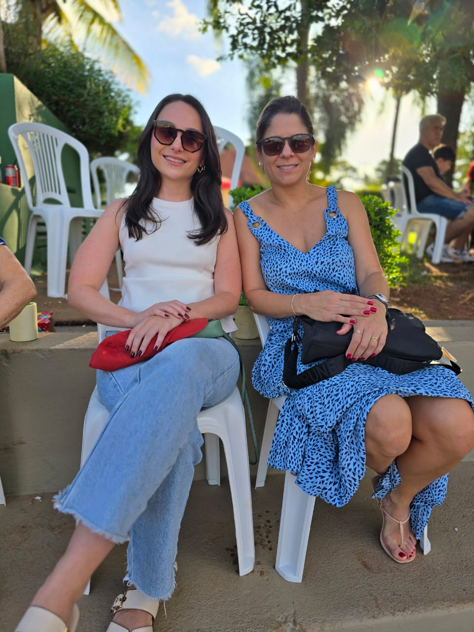 Larissa Sandrin,  Giovanna Sério