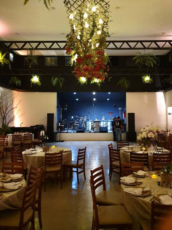 O salão a espera de seus convidados