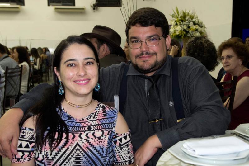 Dr Alcides Barbosa Garcia, presidente da OAB Ituverava e conselheiro da FE e namorada