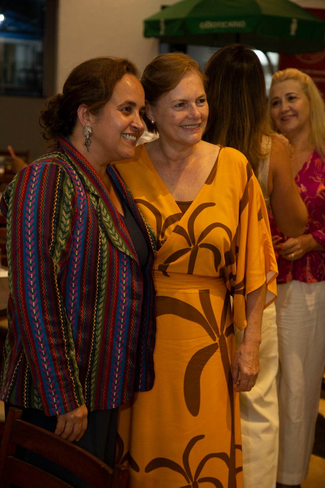 A publicitária Carol Segia e Neuci Alves, presidente da ACE e parceiras do evento