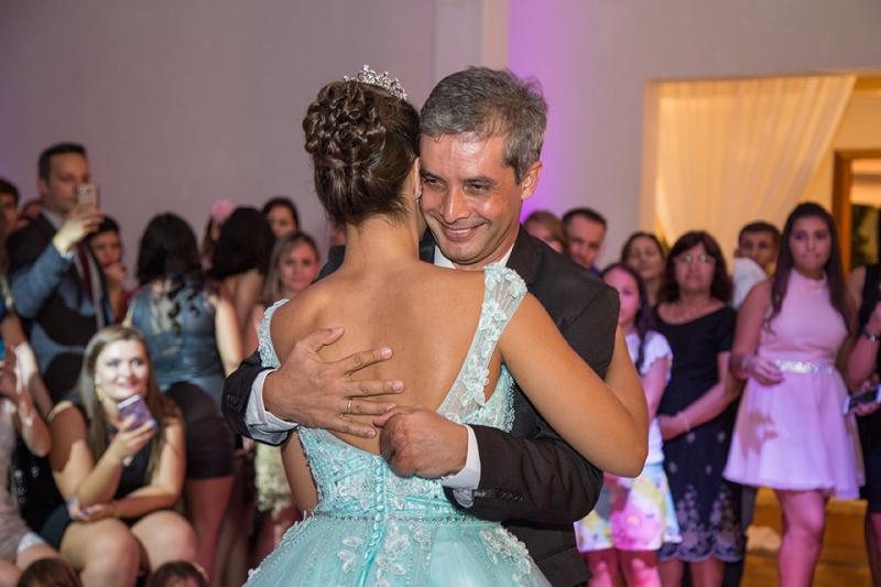 e o papai babão emocionado