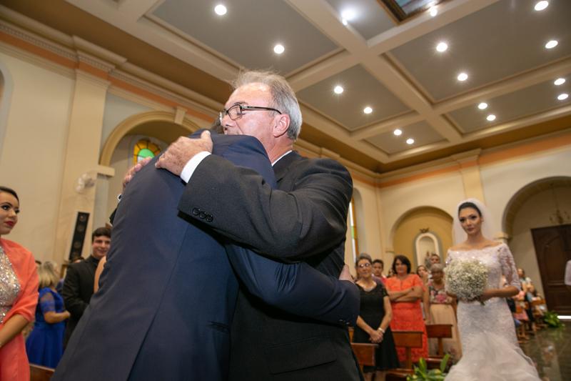 E a noite seguiu todos os rituais que simbolizam o matrimônio