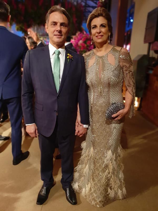 Sandra e Sander Luiz Uzuelle, os pais do noivo