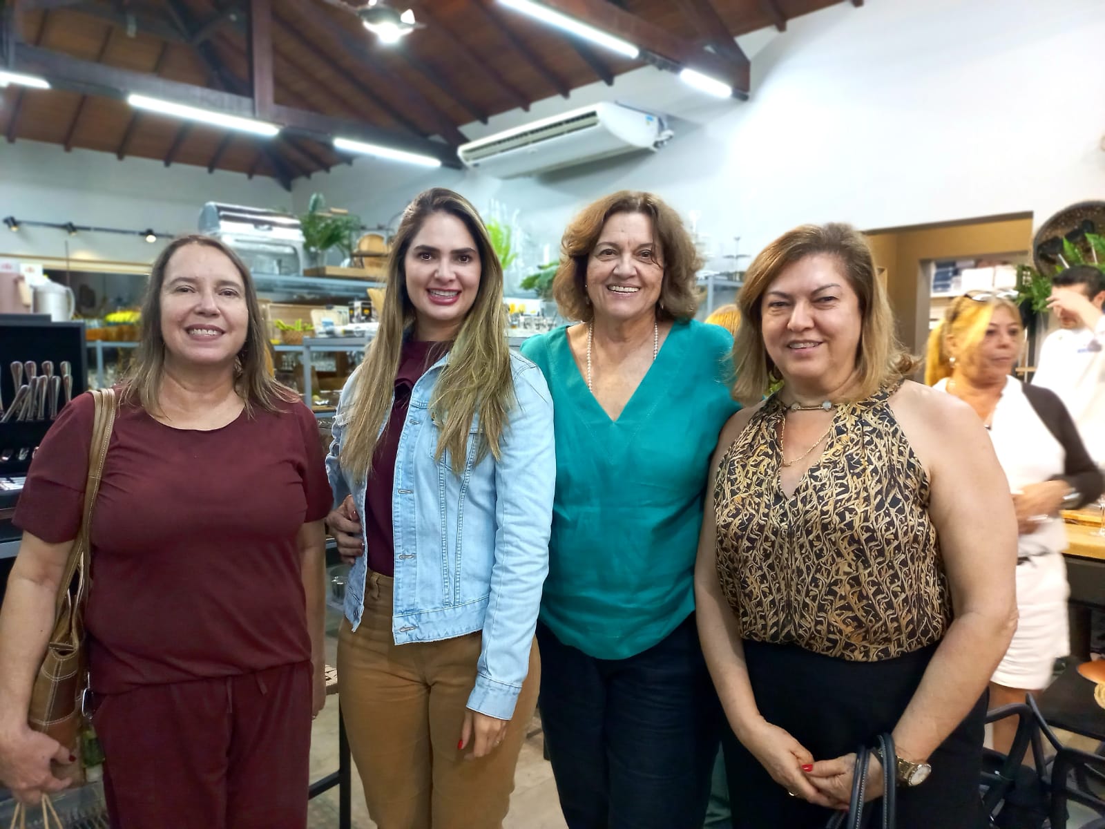 Cláudia Fulgueiral, Nayara Peres, Ana Maria, Rosângela Peres