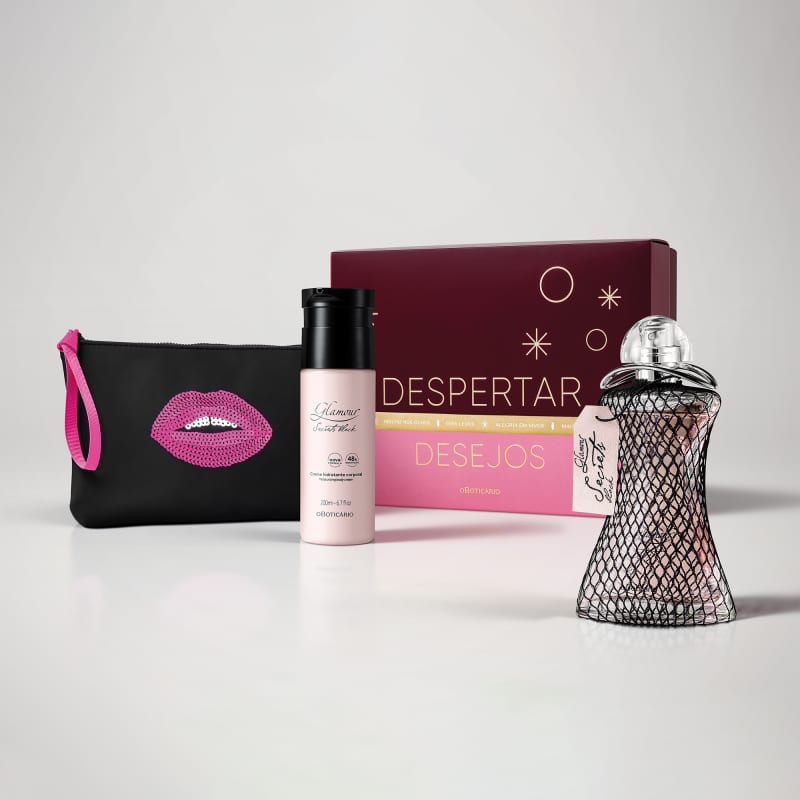 Kit Presente de Natal Glamour Secrets Black R$ 204,90 - 01 Glamour Secrets Black Desodorante Colônia 75ml; 01 Creme Hidratante Desodorante Glamour Secrets Black 200ml; 01 Nécessaire Coffee Woman Seduction (Dimensões: 22cm de comprimento x 14cm de altura)