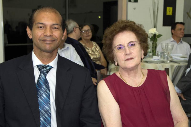 Reinaldo de Almeida, gestor de RH da FE, Dra Maria Amália Brunini, coordenadora da FE