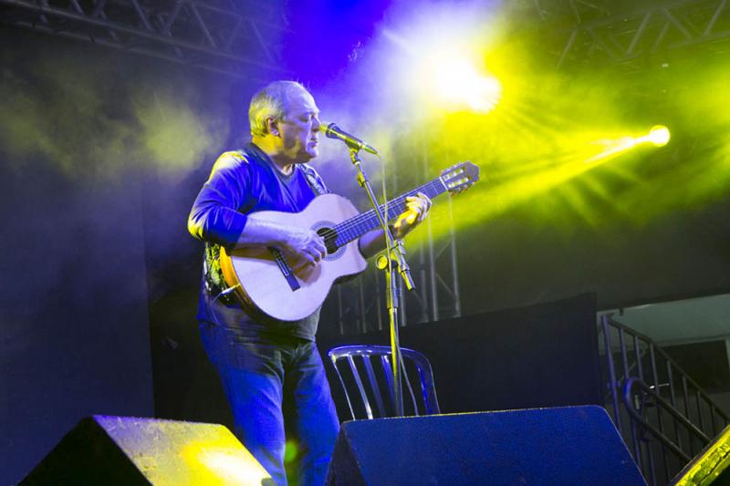 Ainda no primeiro dia, show do cantor e compositor Toquinho...
