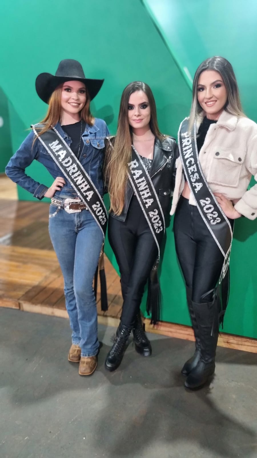 Gabriela  Nogueira,  Amanda  Costa,  Ana Clara Sabatino,  representantes da 19 festa  do Peão  de Morro  Agudo