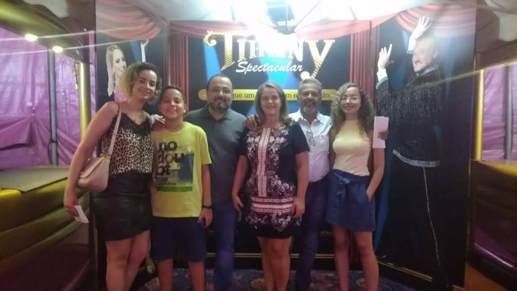 Família: nora Maria Júlia, Luis Felipe Neto, o enteado Danilo, Anderson e a neta Luísa