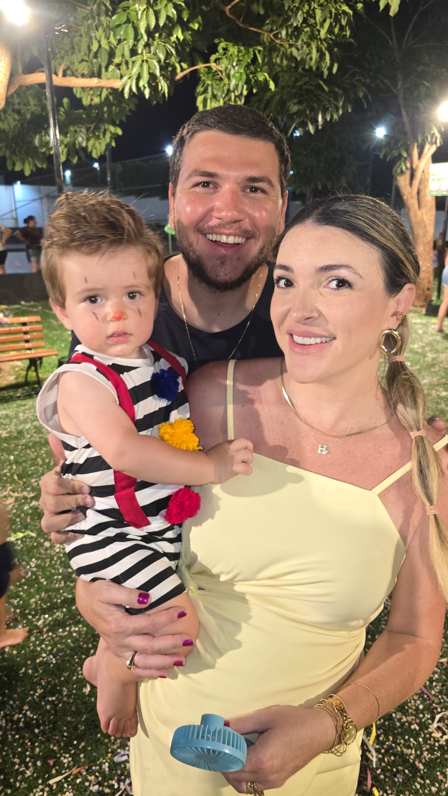 Theo, Helena Fausto e Arthur Melon