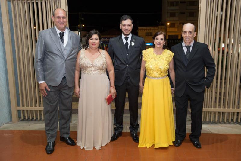 ... e a emoção seguia tomando conta dos pais José Orlando Theodoro Costa, Márcia Eliana Mendes Costa, Vanda de Souza Batista Coronado, Aparecido Coronado