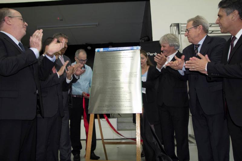 Descerramento da placa