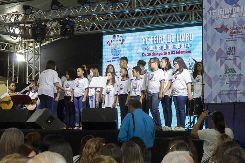 Apresentação do coral infantil do Projeto Guri