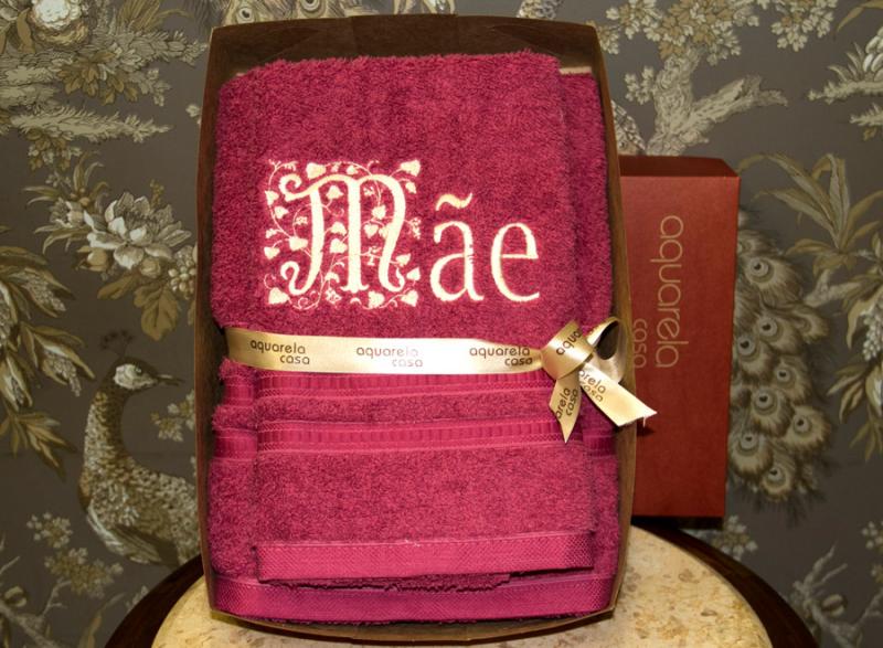 Jogo de toalhas de banho bordadas