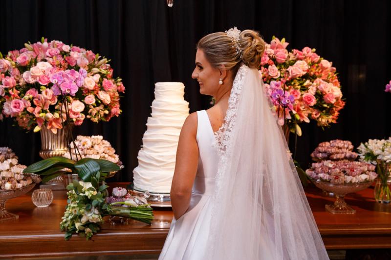 Simples, porém de belíssimo corte...