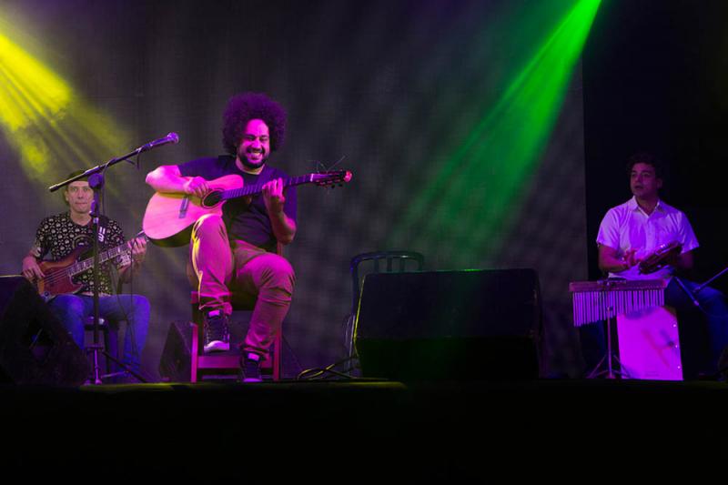 Após a palestra, show com o instrumentista Diego Figueiredo e convidados