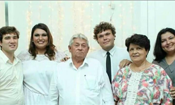 Família: Marido Anton Klivinyi, o pai Ademar, a mãe Rosa e os irmãos Eliana Luis Fernando