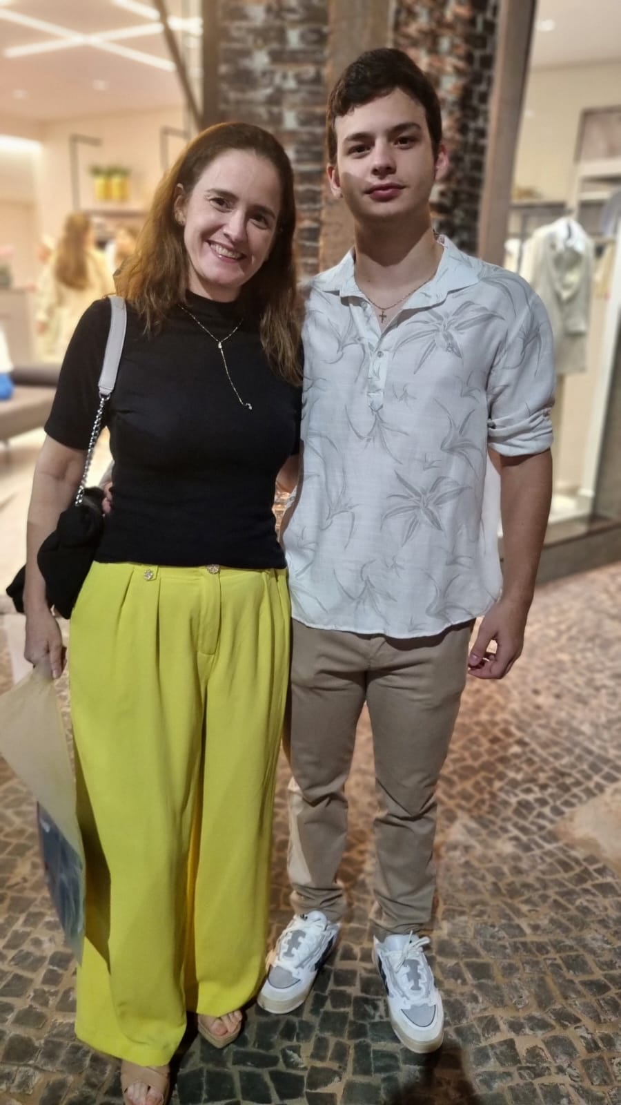 Janaína  e seu filho Jose Ferrero