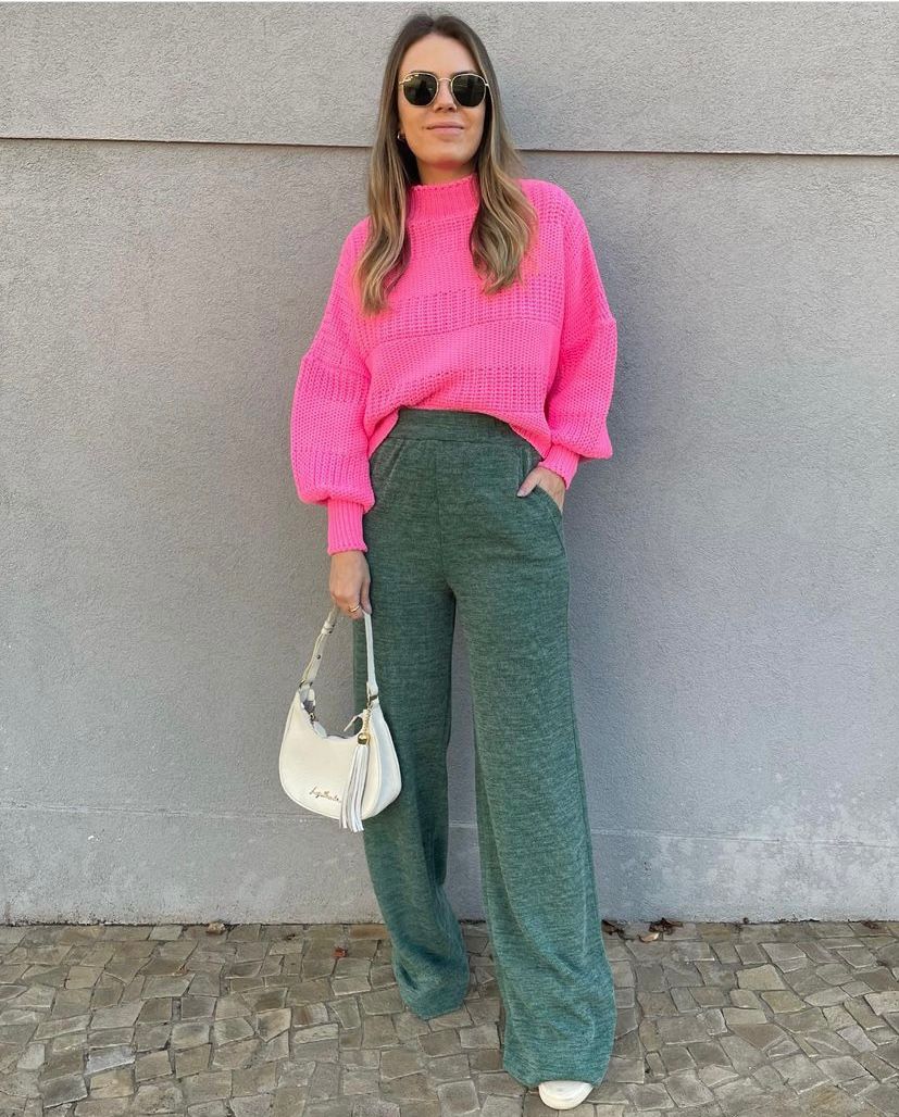 - Tricot com calça de moletom.