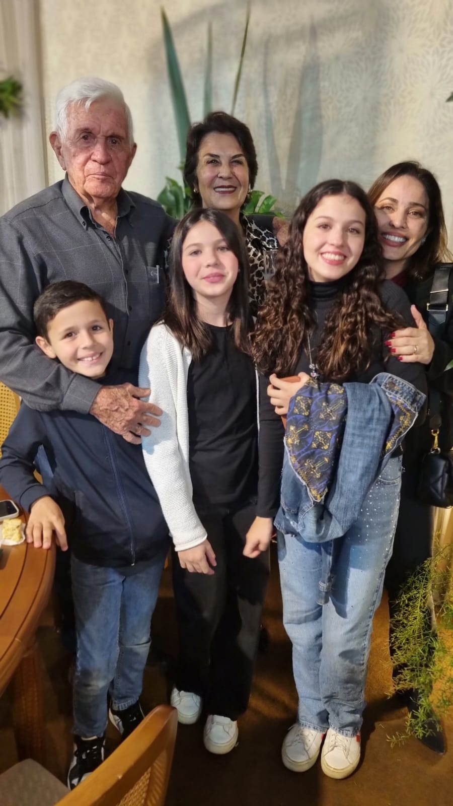 Nilo  Tuzzi e Dorotéia , Alexandre,  Isadora,  Dorotéia e Maira  Tuzzi