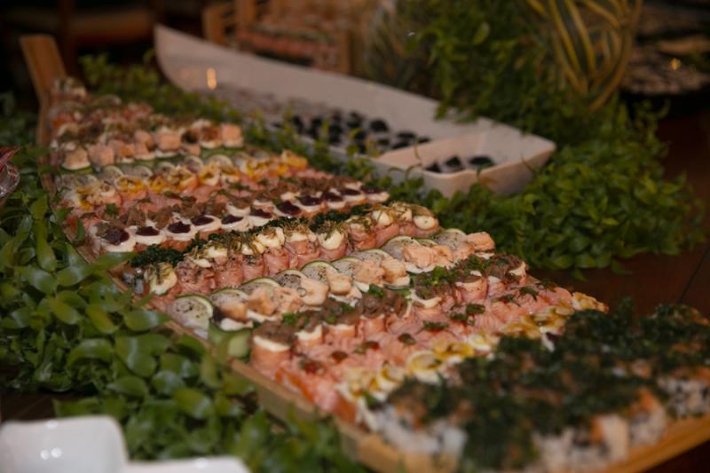 Parte do festival de sushis