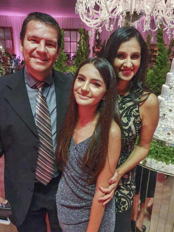 Sara, Raquel  com Marcos  Júlio  Barbosa