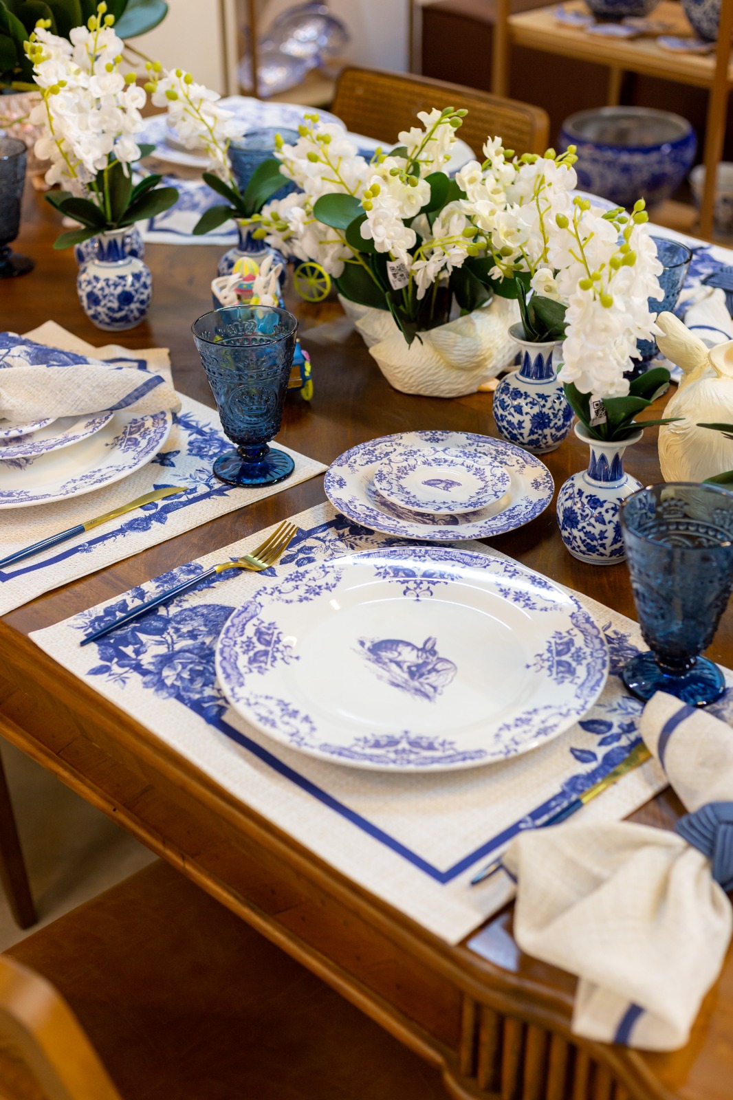 As flores são capazes de trazer um toque especial a qualquer estilo de mesa