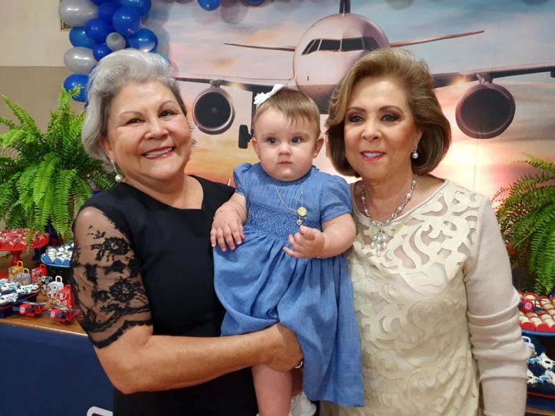 as avós, Vera Tuychi e Ana Maria Junqueira Figueiredo