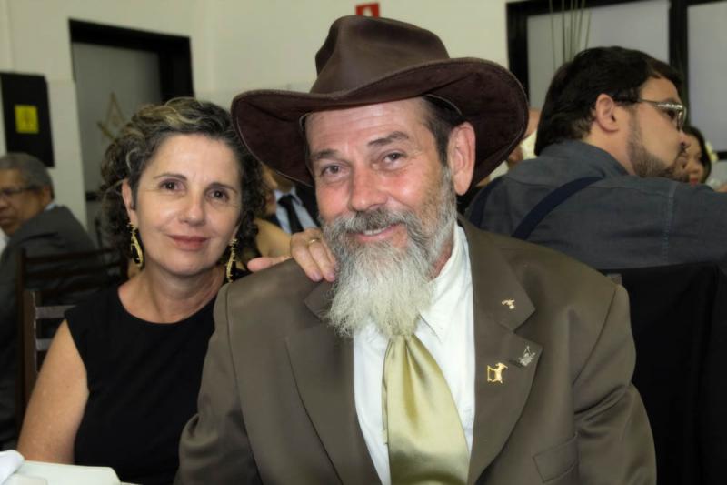 Regina Eli de Almeida Pereira,coodenadora de extensão da Fafram e esposo Dr Márcio Pereira, diretor da Fafram