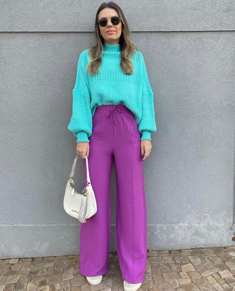 Tricot com uma calça de alfaiataria