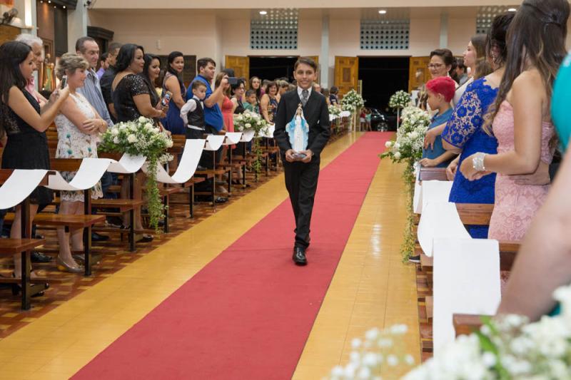 A imagem de Nossa Senhora das Graças foi encarregada ao irmão mais novo de Daniela, Lucas Theodoro