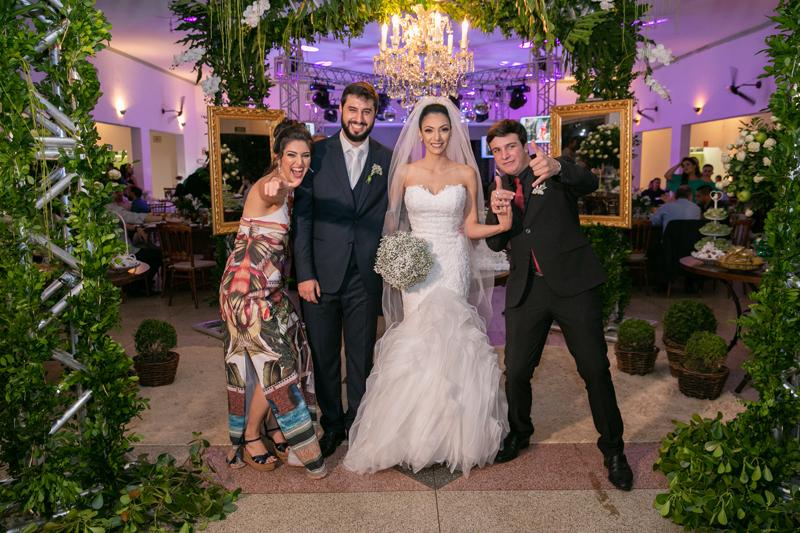 Beatriz Abispo e Lucas Mendonça Urbinatti