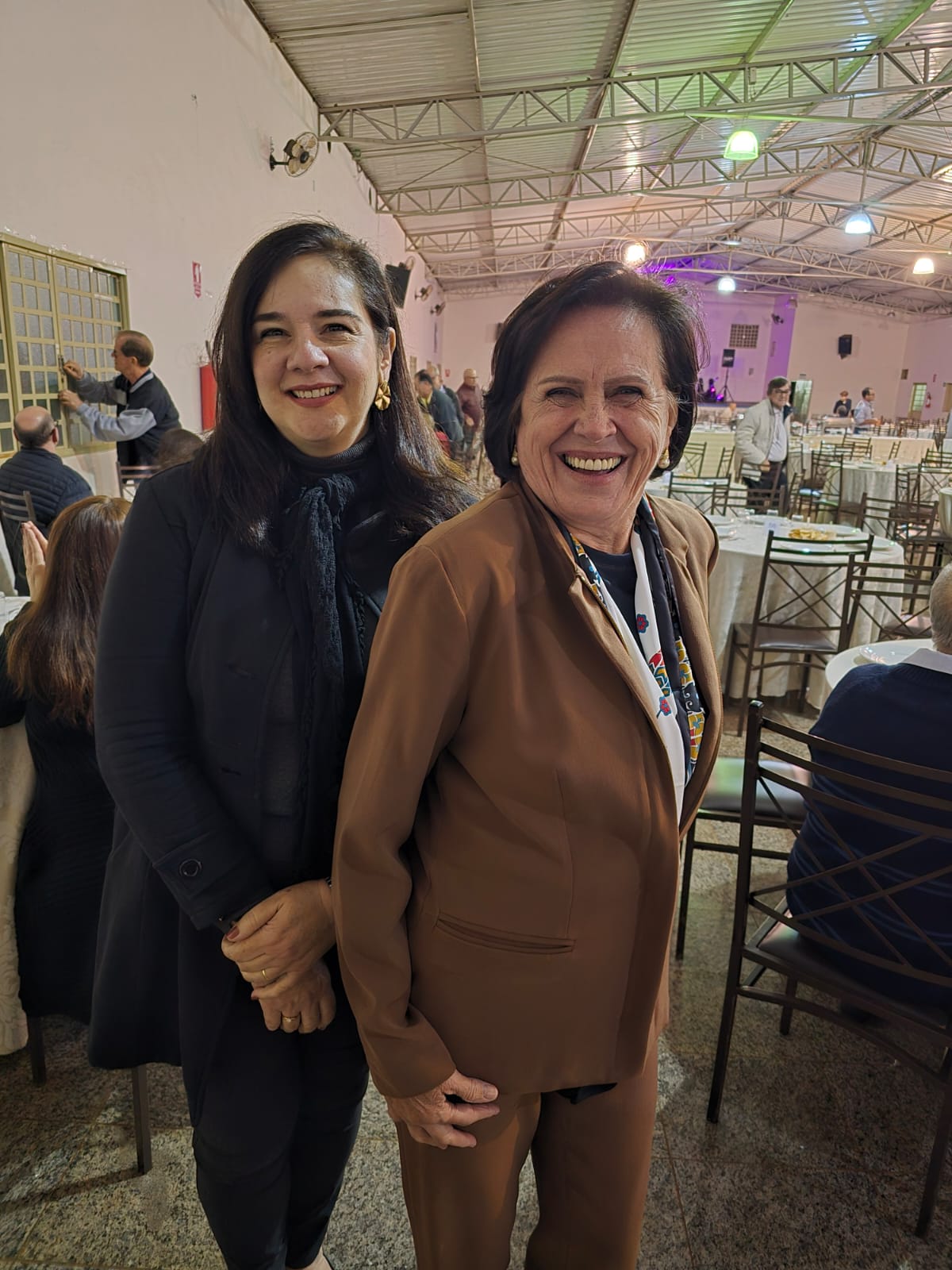 Sandra Dezem  , Cidinha  Contin