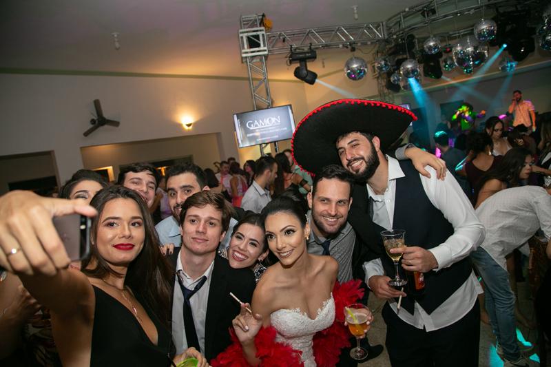 ...E com amigos Maria Paula Bordonale Delefrate, Lucas Mendonça Urbinatti, Marcelo Malagutti Ricci, André Luiz Manfrida, Helena Bonadio de Carvalho, Jonas Favarin