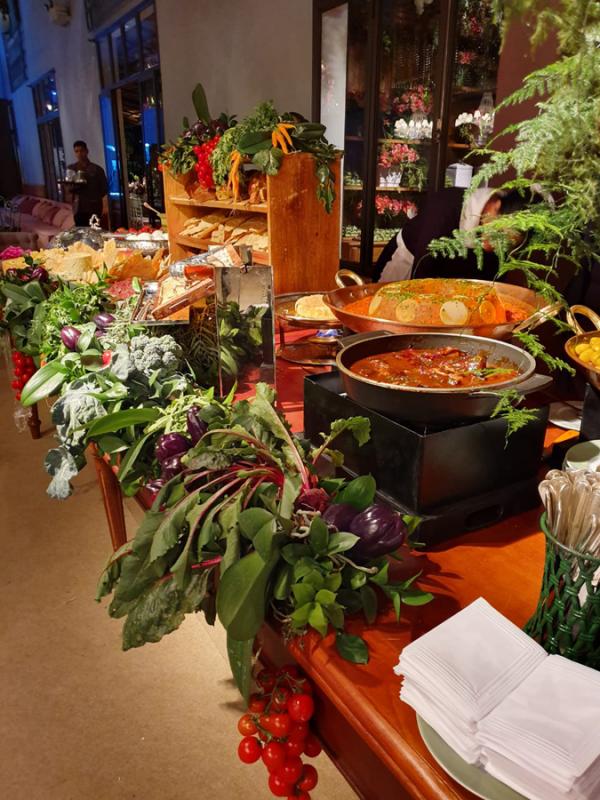 Aperitivos quentes encontravam se em vários Buffets