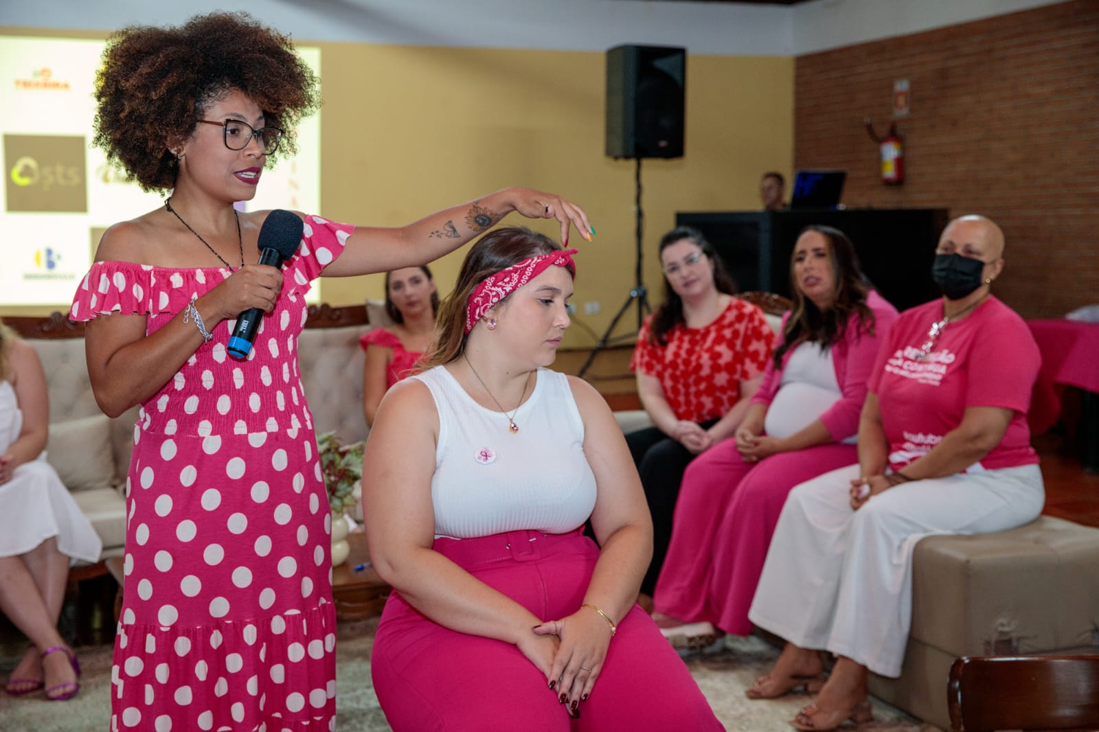 Ensinando a criar looks com toucas