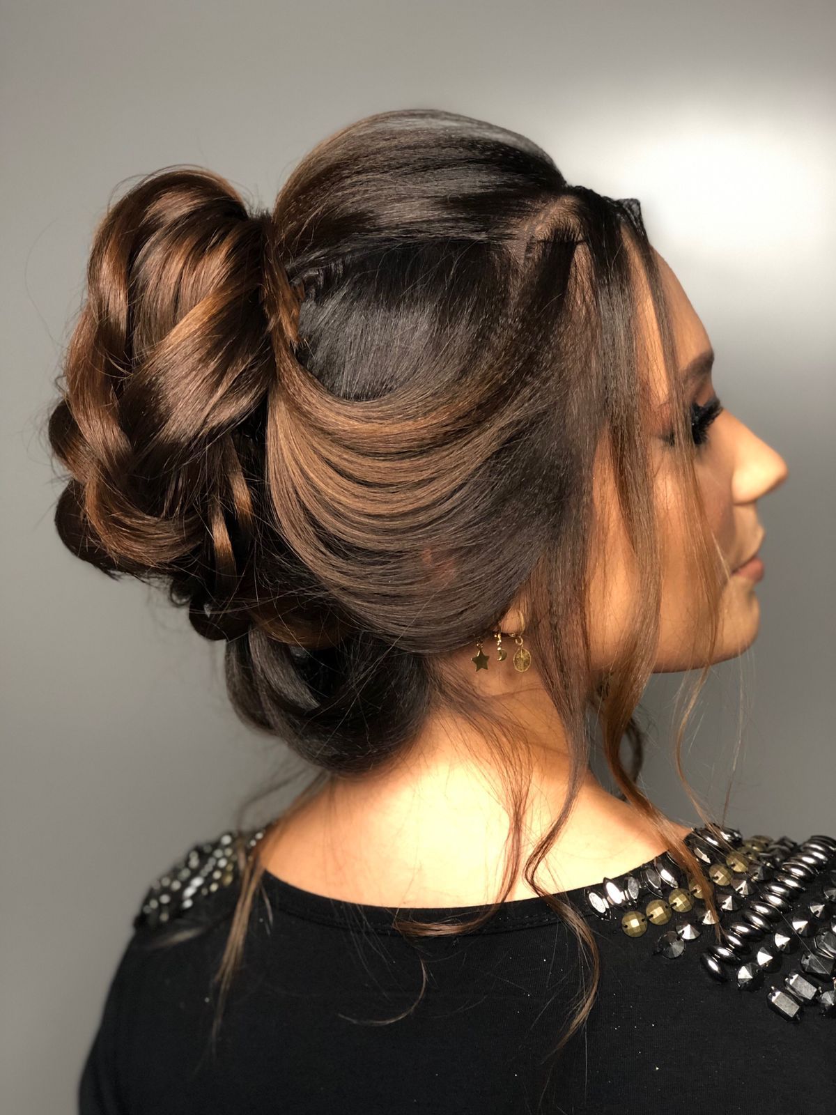 Coque elaborado com torção