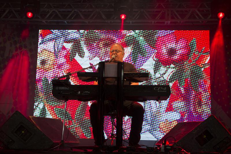 ...e ver de perto o cantor Guilherme Arantes, que fechou a feira com chave de ouro