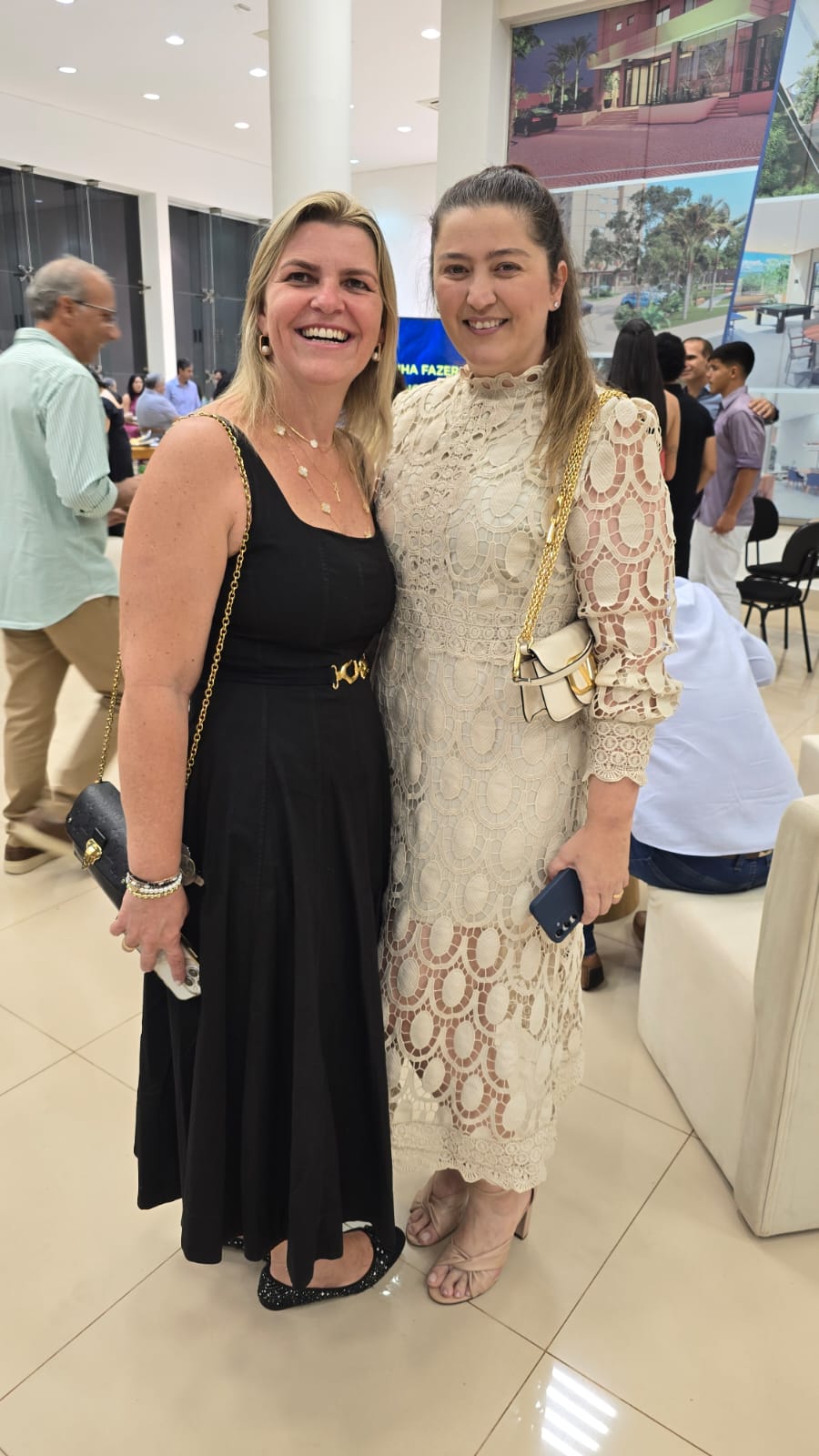 Carla  Valentini, Daniela  Mendonça