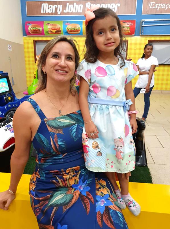 Com a sobrinha Manuela, Giane Cristi Silva