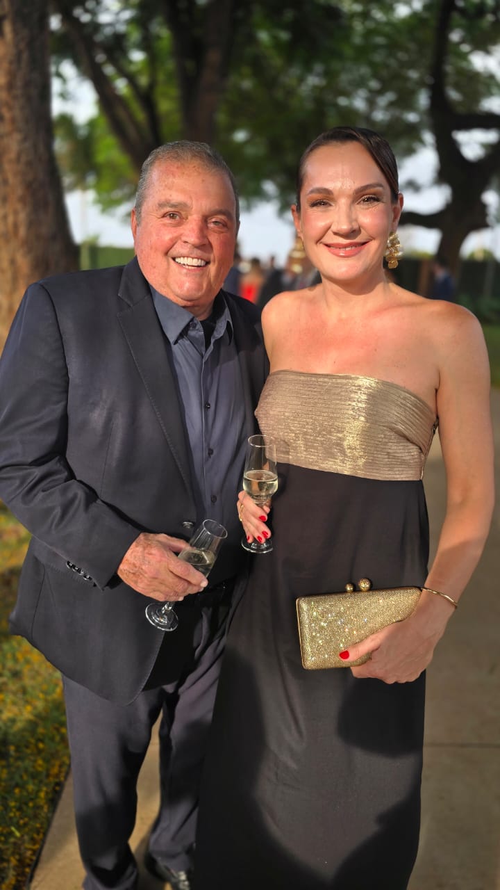 Carlos  Delmonaco, Angélica  Gobbi