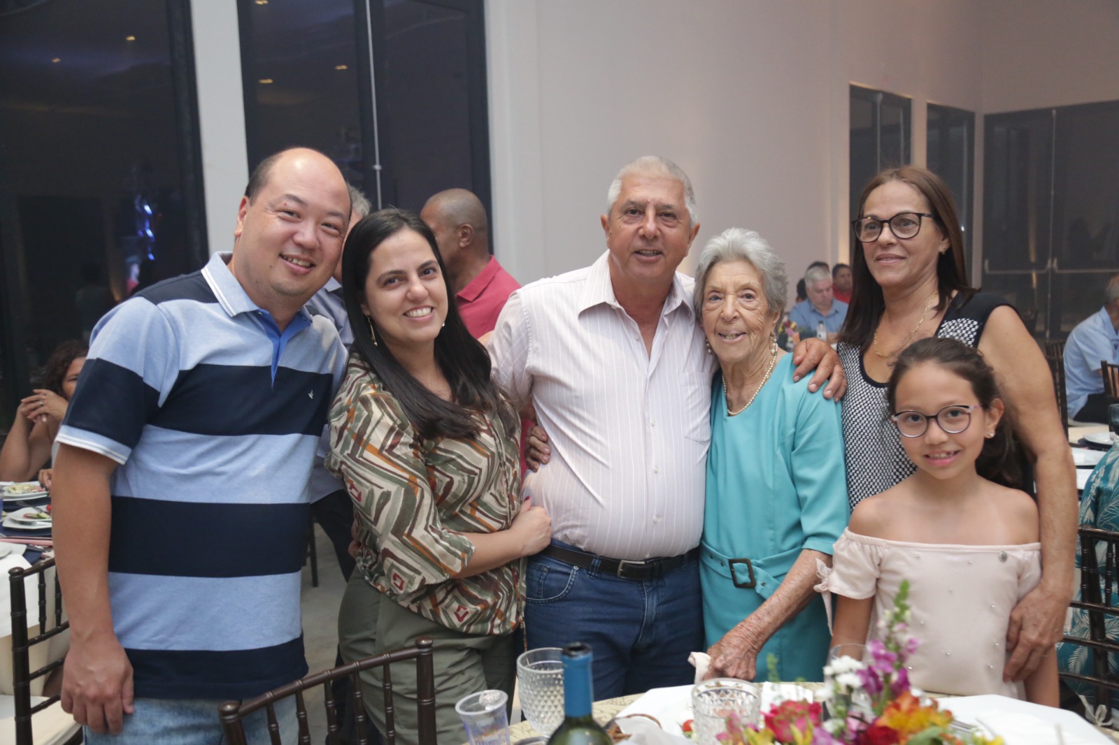 Alexandre, Ana Carolina (neta), José Ângelo, Jeni, Alcinei (nora), Ana Sayuri (neta)