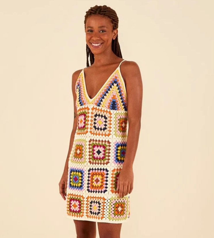 Vestidos de crochê multicoloridos