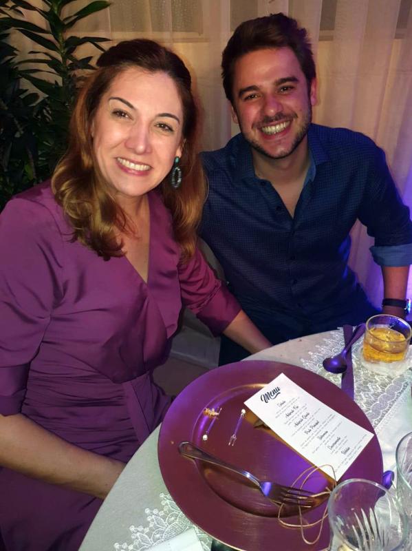 Luciana e seu filho Emílio Tazzinaffo