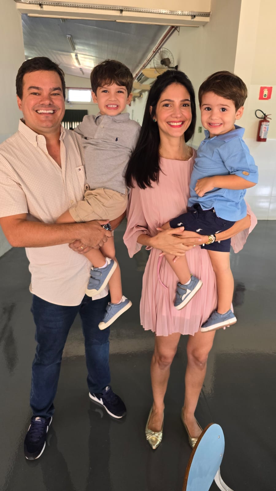 Jorge, Gabriel  com os pais Flávia  e André  Caixeta