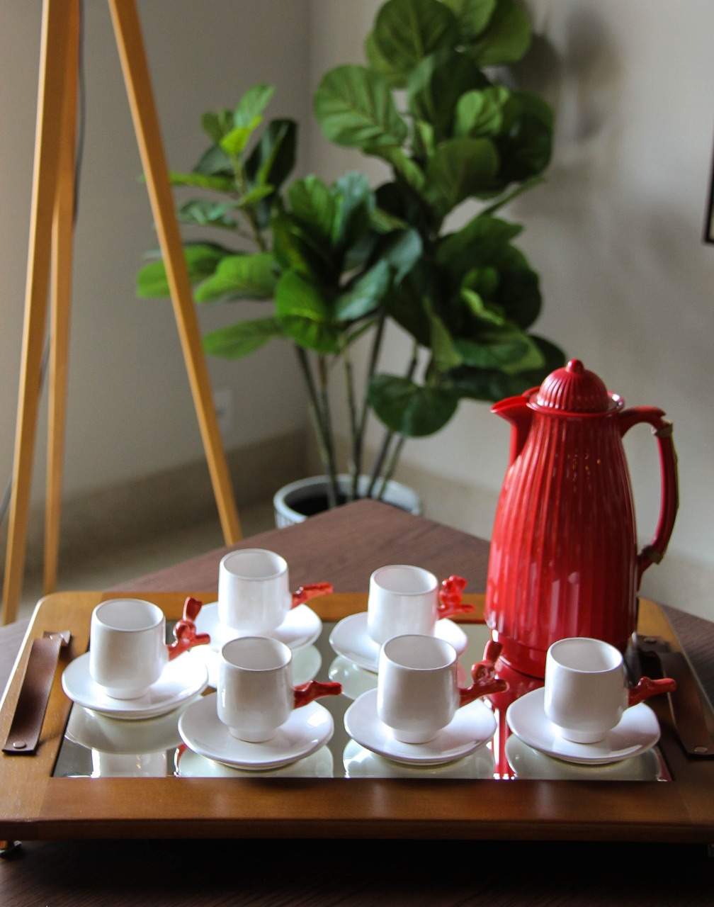 Kit Garrafa Térmica + Jogo c/ 6 xícaras R$ 585