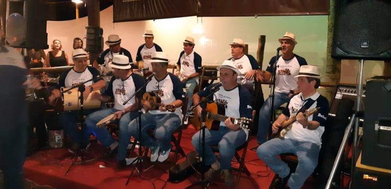 Filantropia: Os Bebeis. Aparecem, fazem o show, deixam o cachê  para a entidade  homenageada.