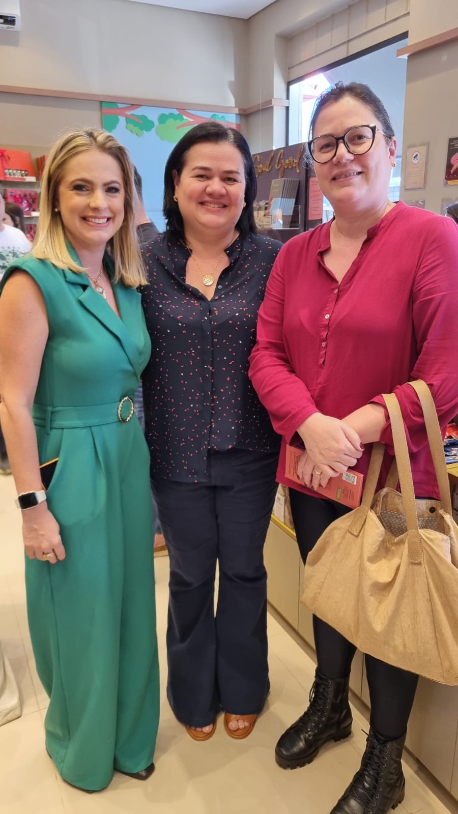 Mel  Tolói,  Maíra  e  Laila  Costa