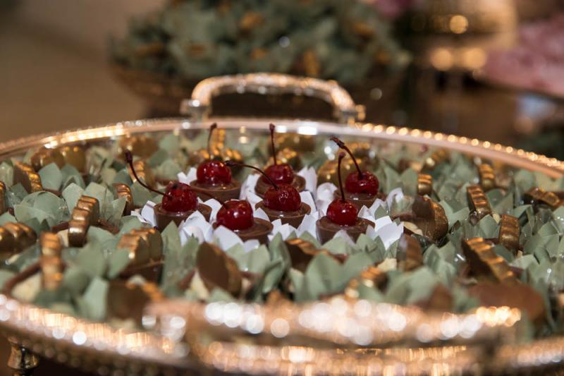 Copinho com Brigadeiro e Cereja cercado pelo Duo Amore, da Somel